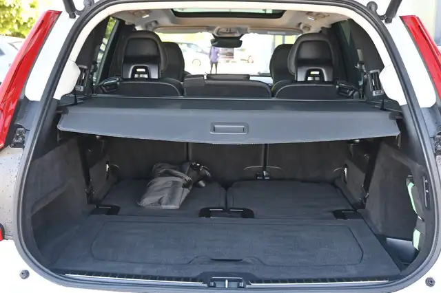 Volvo XC90 view 6