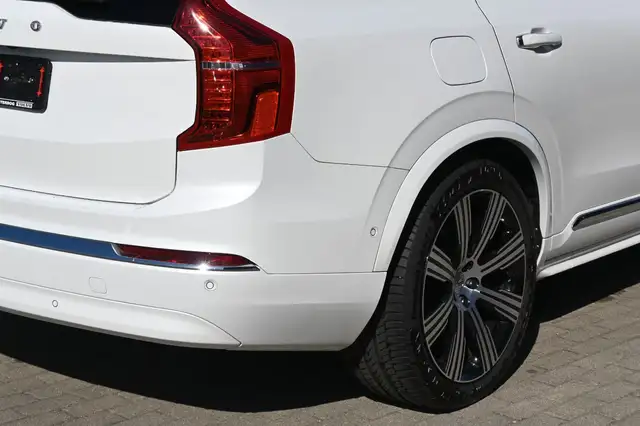 Volvo XC90 view 5