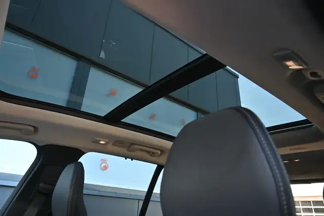 Volvo XC90 view 12