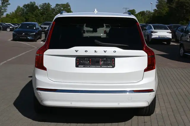 Volvo XC90 view 4