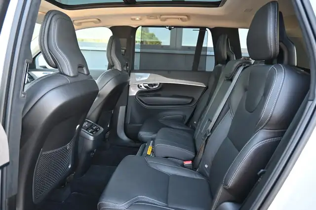 Volvo XC90 view 15