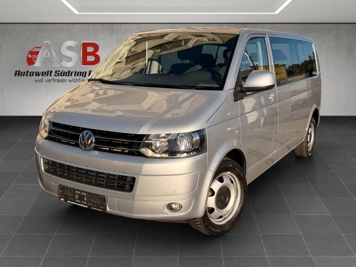 Volkswagen T5 Caravelle 2.0 TDI Comfortline lang DSG*Klimaaut.*8-Sitzer Silber - 1