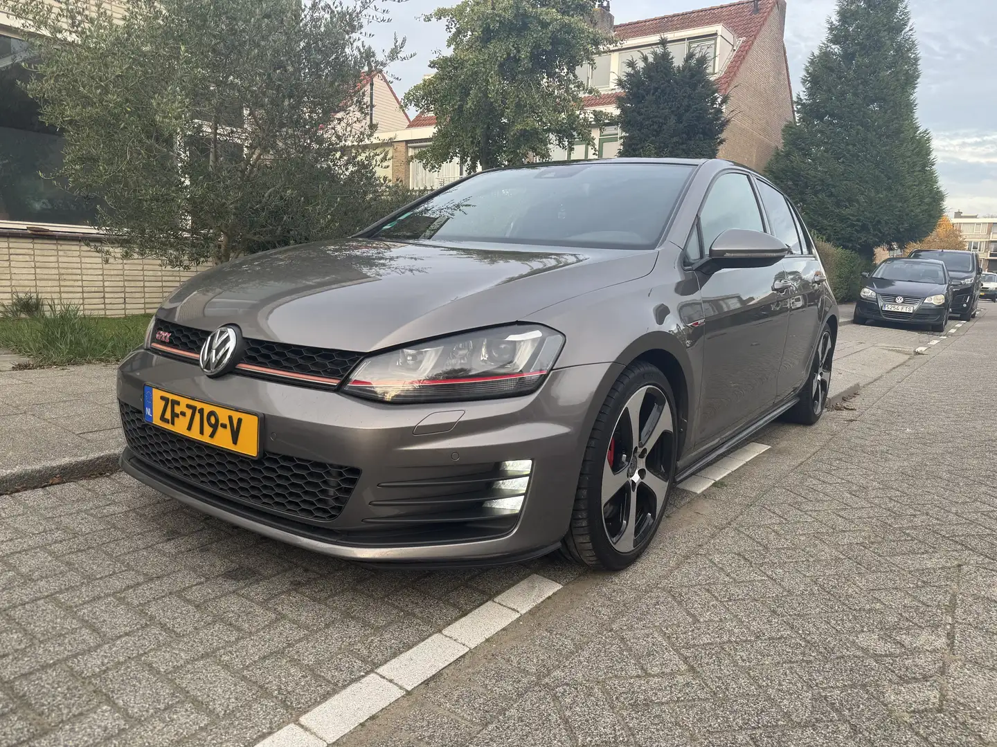 Volkswagen Golf GTI 2.0 DSG 311PK PERFORMANCE 148dkm Grijs - 1