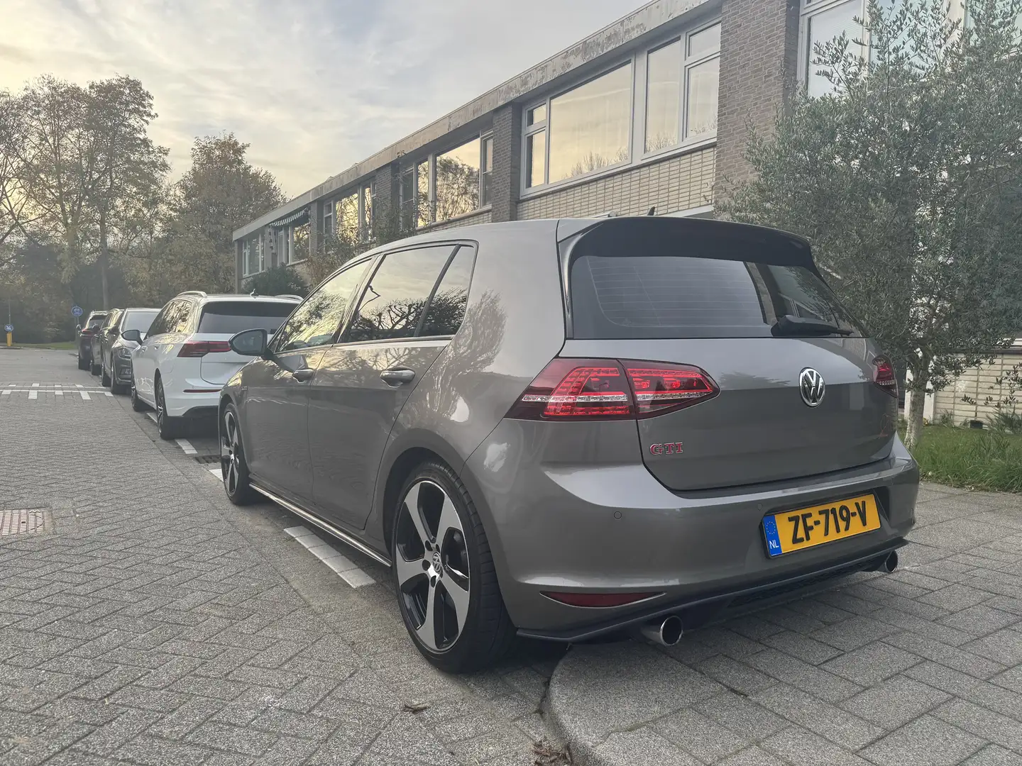Volkswagen Golf GTI 2.0 DSG 311PK PERFORMANCE 148dkm Grijs - 2