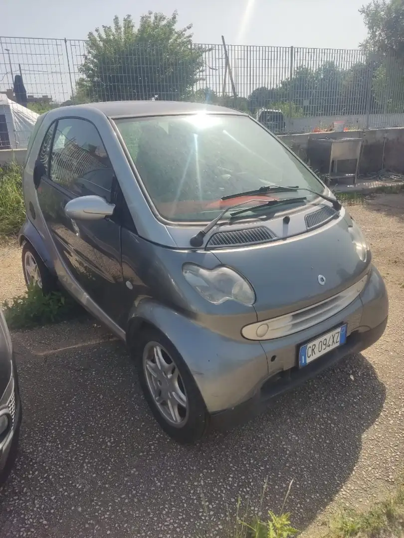 smart forTwo 700 coupé pure (45 kW) Gri - 1