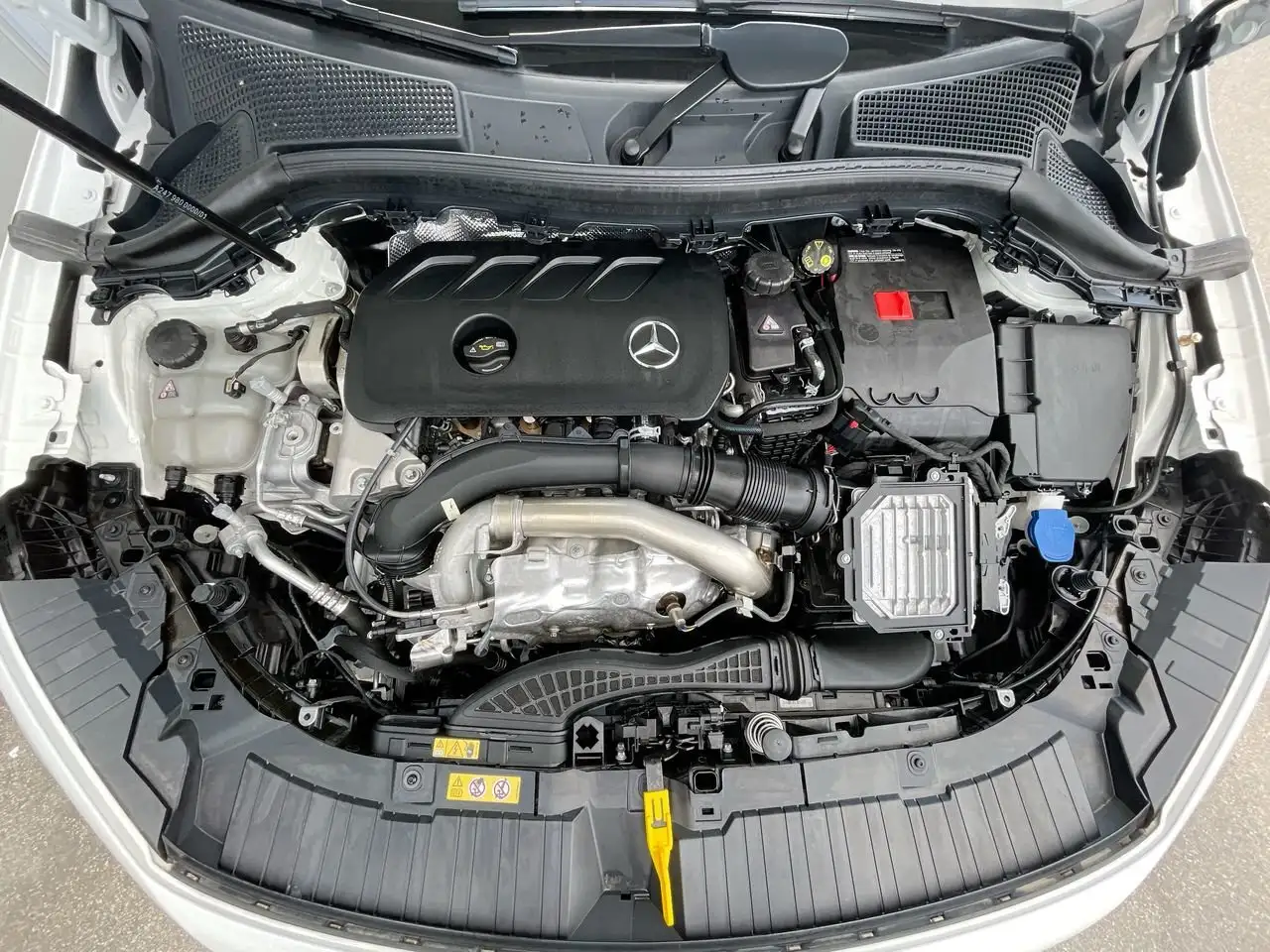 Mercedes-Benz GLA снимка Mercedes-Benz GLA
