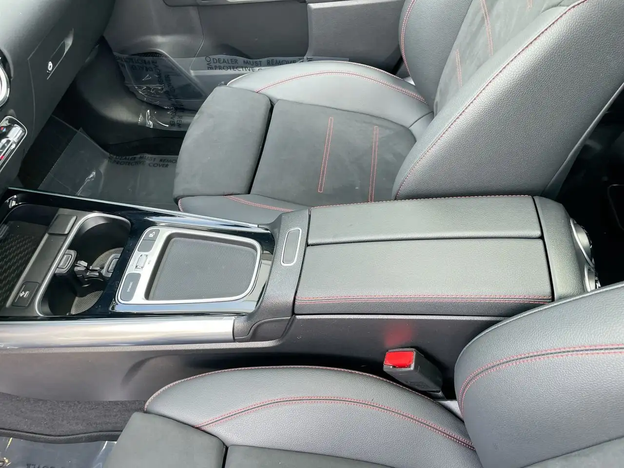 Mercedes-Benz GLA снимка Mercedes-Benz GLA