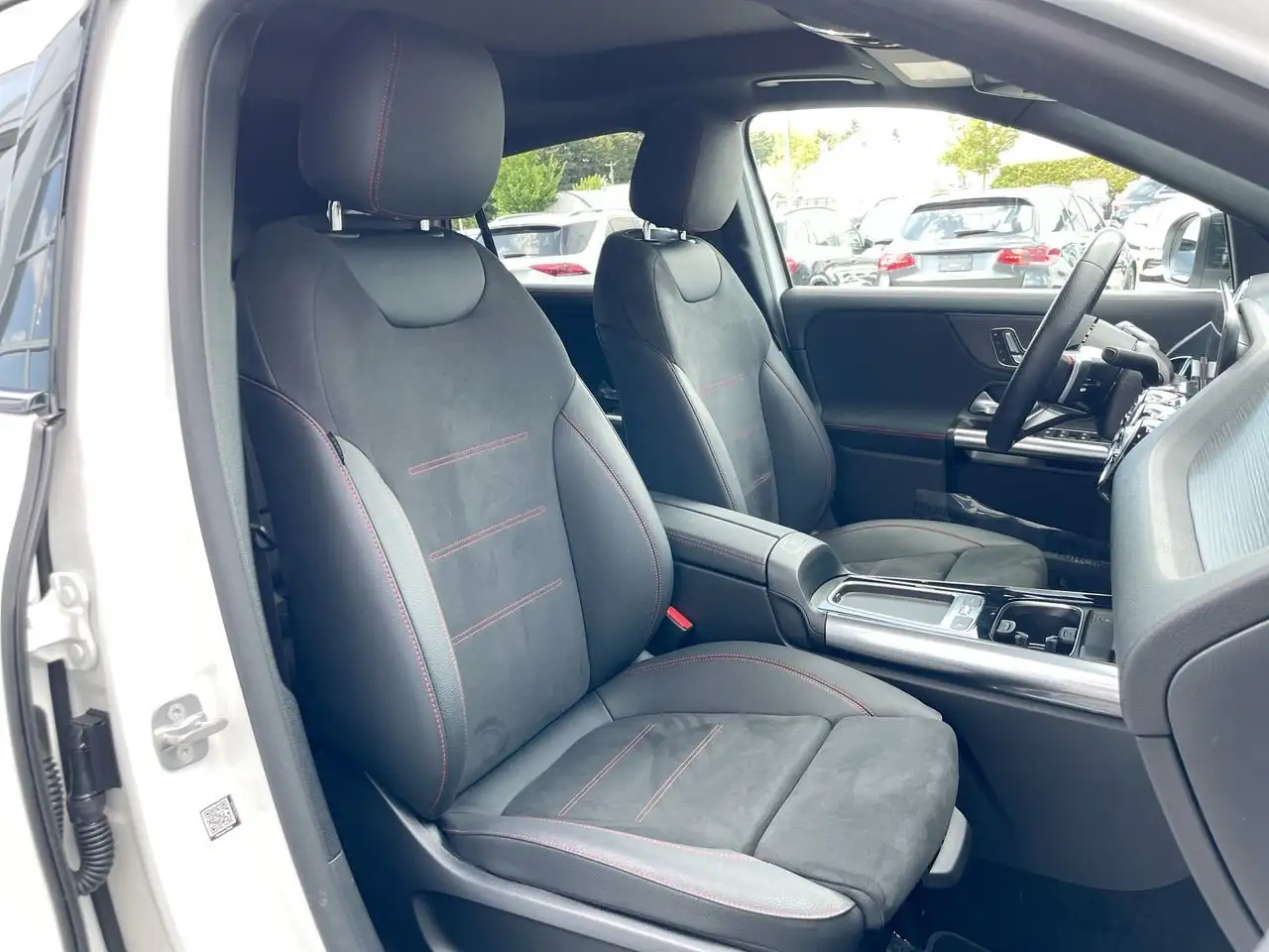 Mercedes-Benz GLA снимка Mercedes-Benz GLA
