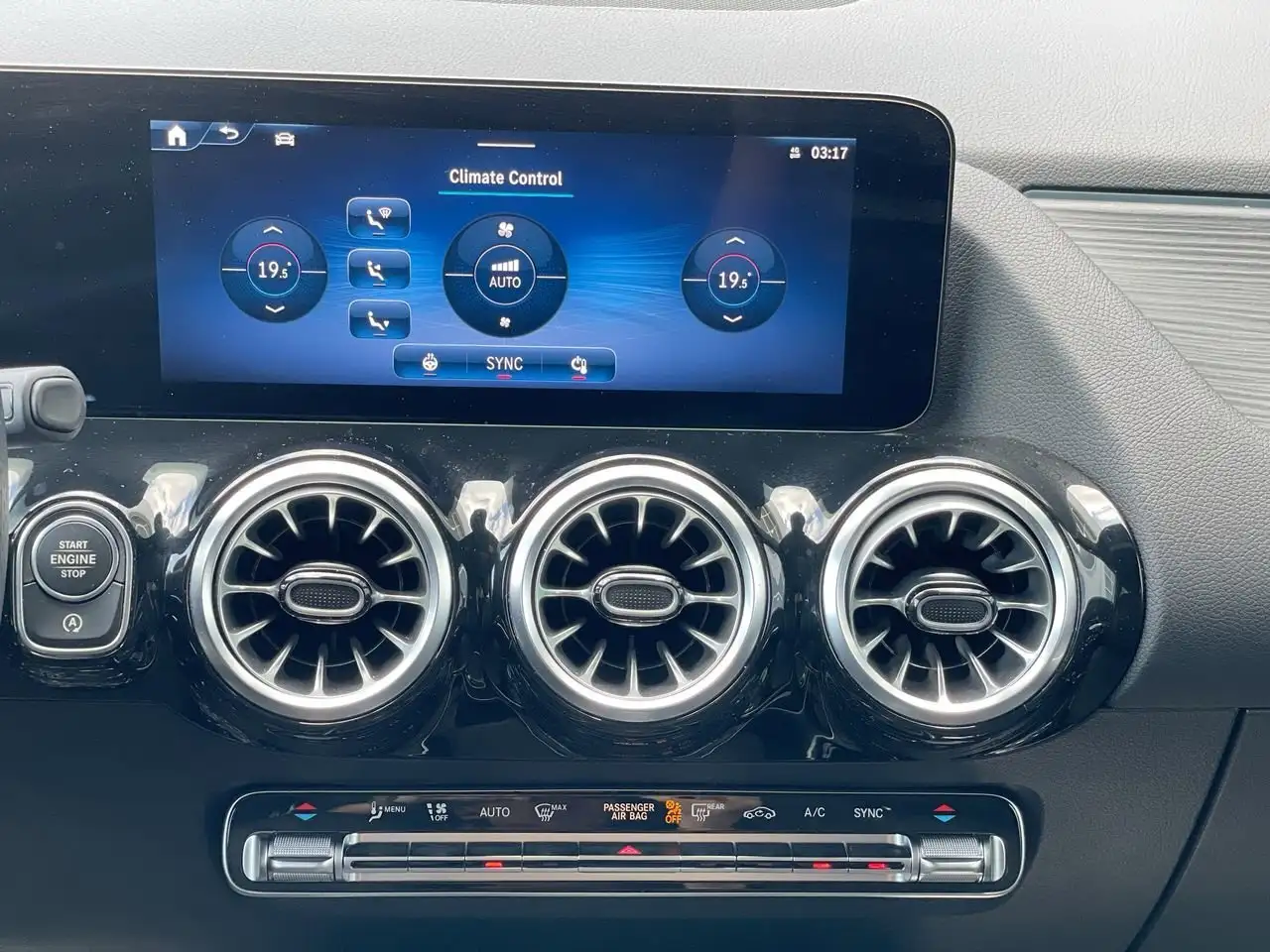 Mercedes-Benz GLA снимка Mercedes-Benz GLA