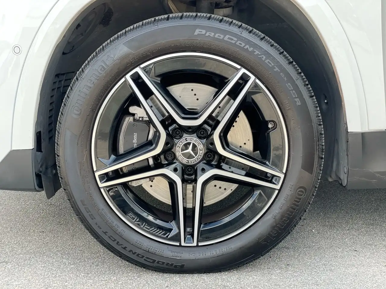 Mercedes-Benz GLA снимка Mercedes-Benz GLA