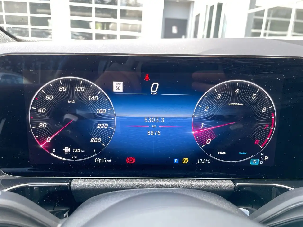 Mercedes-Benz GLA снимка Mercedes-Benz GLA