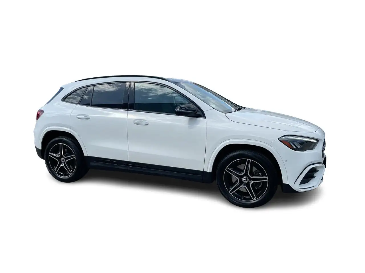 Mercedes-Benz GLA снимка Mercedes-Benz GLA