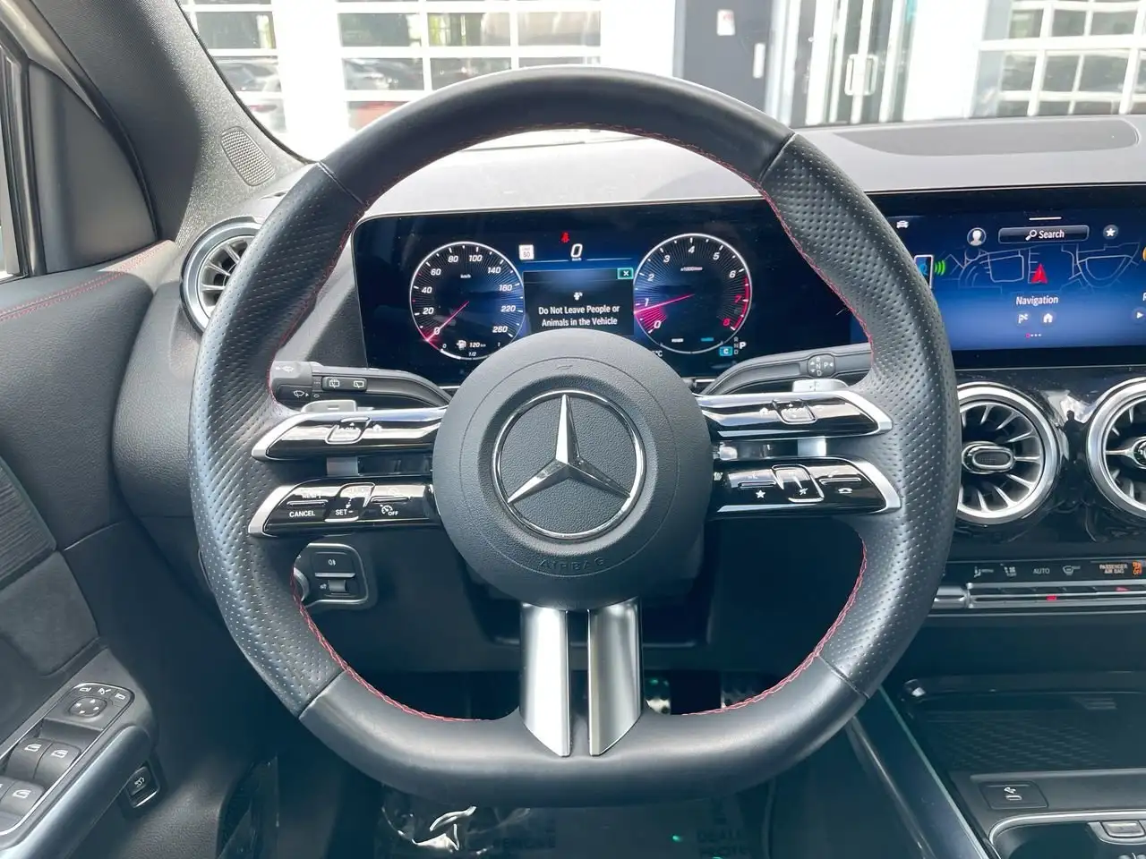 Mercedes-Benz GLA снимка Mercedes-Benz GLA