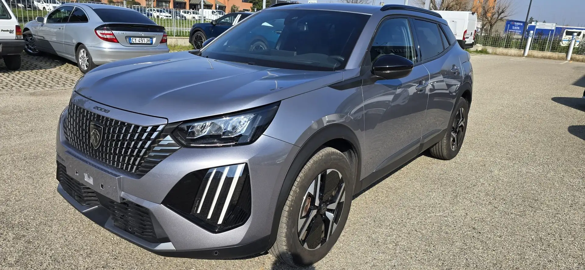 Peugeot 2008 ALLURE 1.2 EAT8 130 CV S&S Grigio - 1
