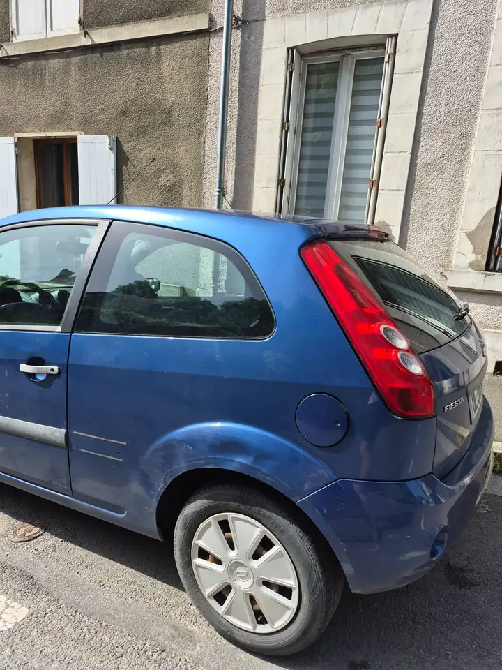 Ford Fiesta 3 portes — photo 2