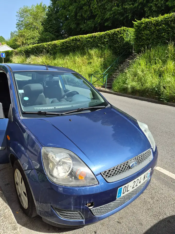 Ford Fiesta 3 portes — photo 3