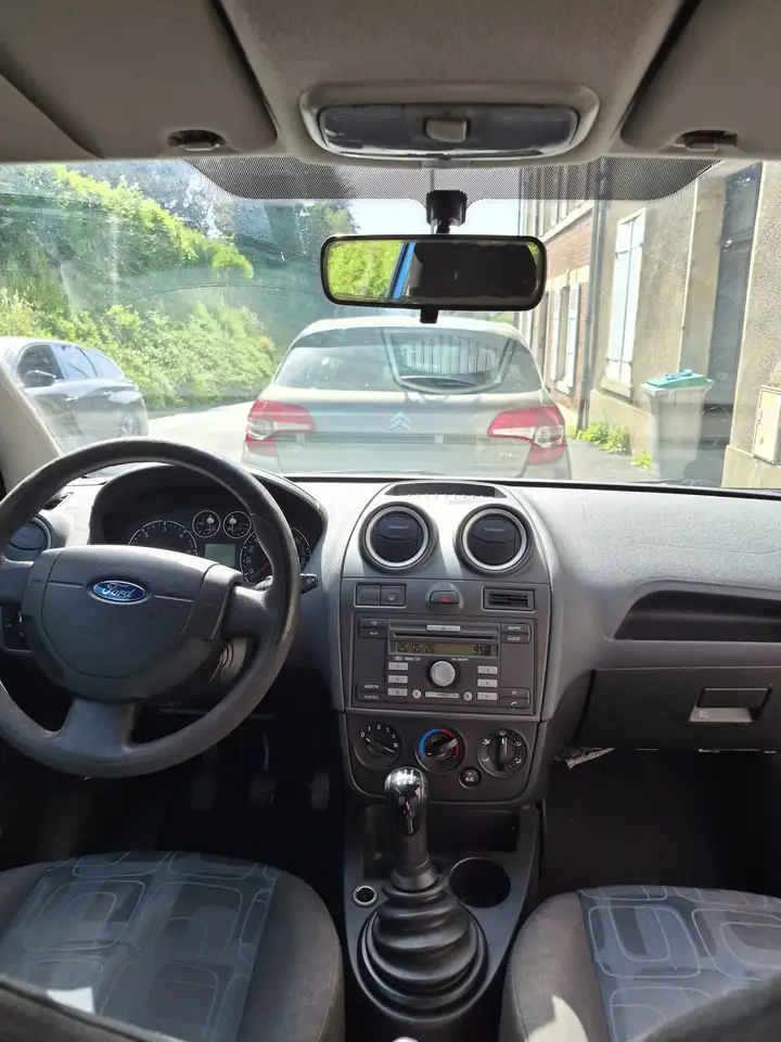 Ford Fiesta 3 portes — photo 6