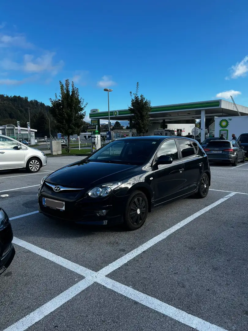 Hyundai i30 CW 1,6 CRDi Comfort DPF Schwarz - 1