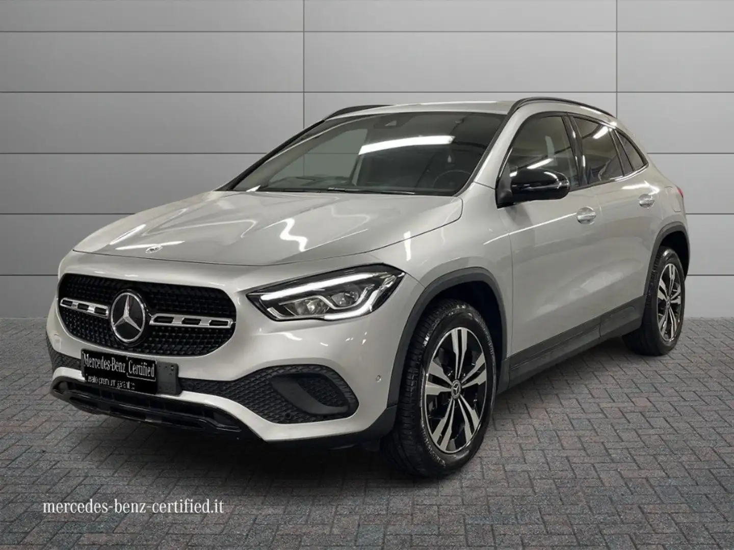 Mercedes-Benz GLA 200 - GLA 200 d Premium auto Zilver - 1