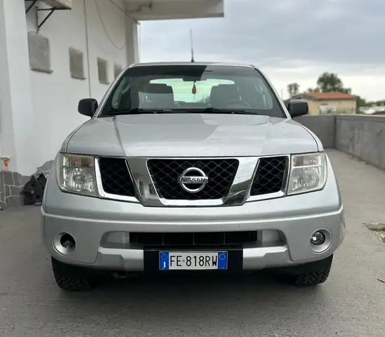 Nissan Navara Navara d.cab 2.5 dci SE 174cv