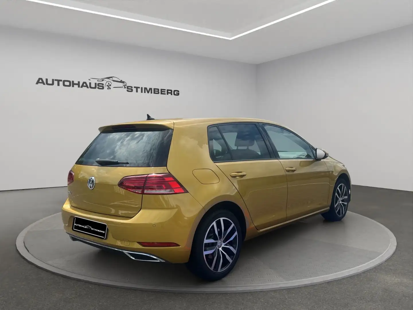 Volkswagen Golf VII Lim. Highline*ACC*LED*KAMERA*NAVI*SHZ* Gelb - 2