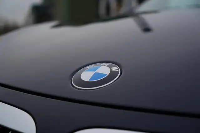 BMW 6 Series view 8