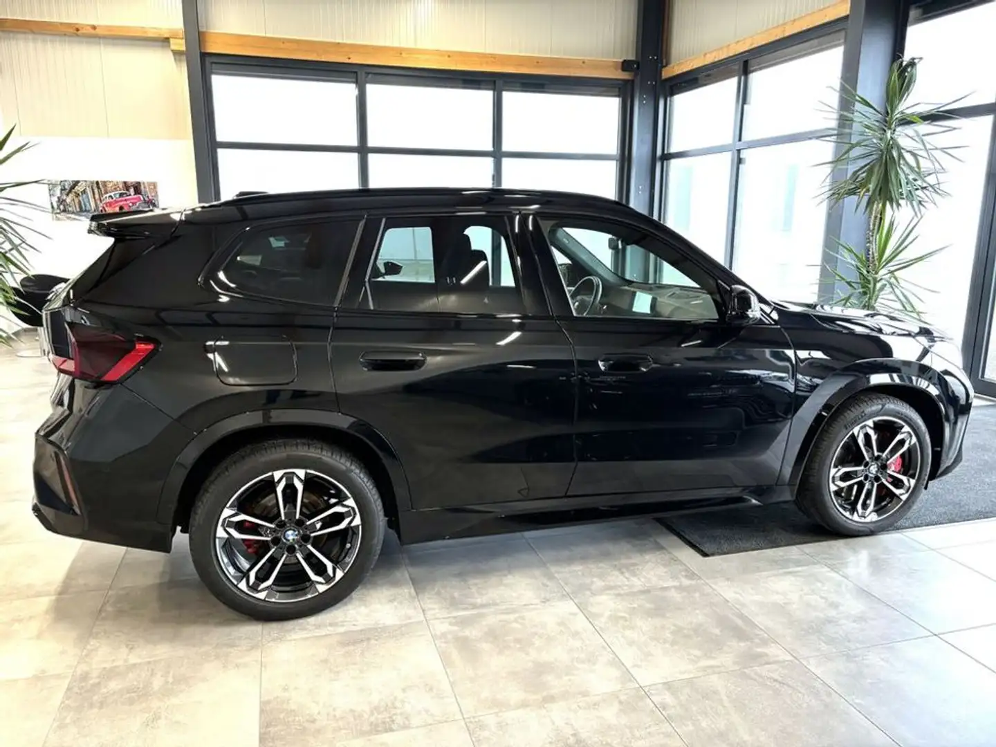 BMW X1 23 d xDrive M-Sport *LED*PDC*NAV*AHK*360°Kamera Schwarz - 2