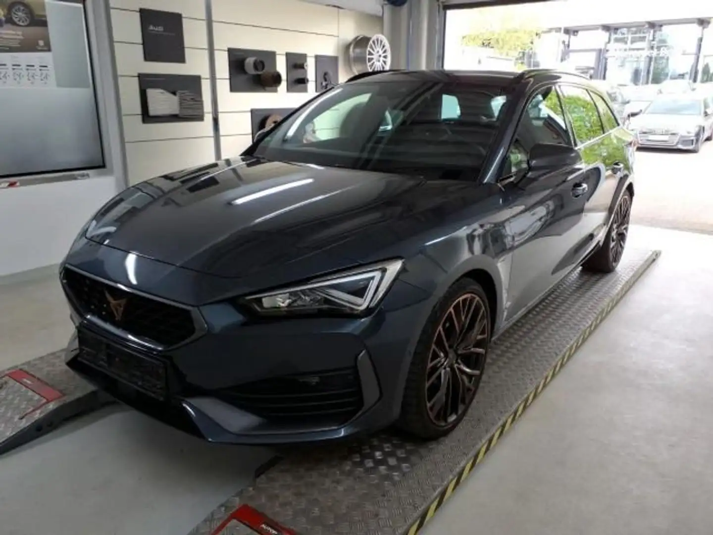 CUPRA Leon Sportstourer VZ (MJ22.3) 1.4 e-HYBRID 180 k Gris - 2
