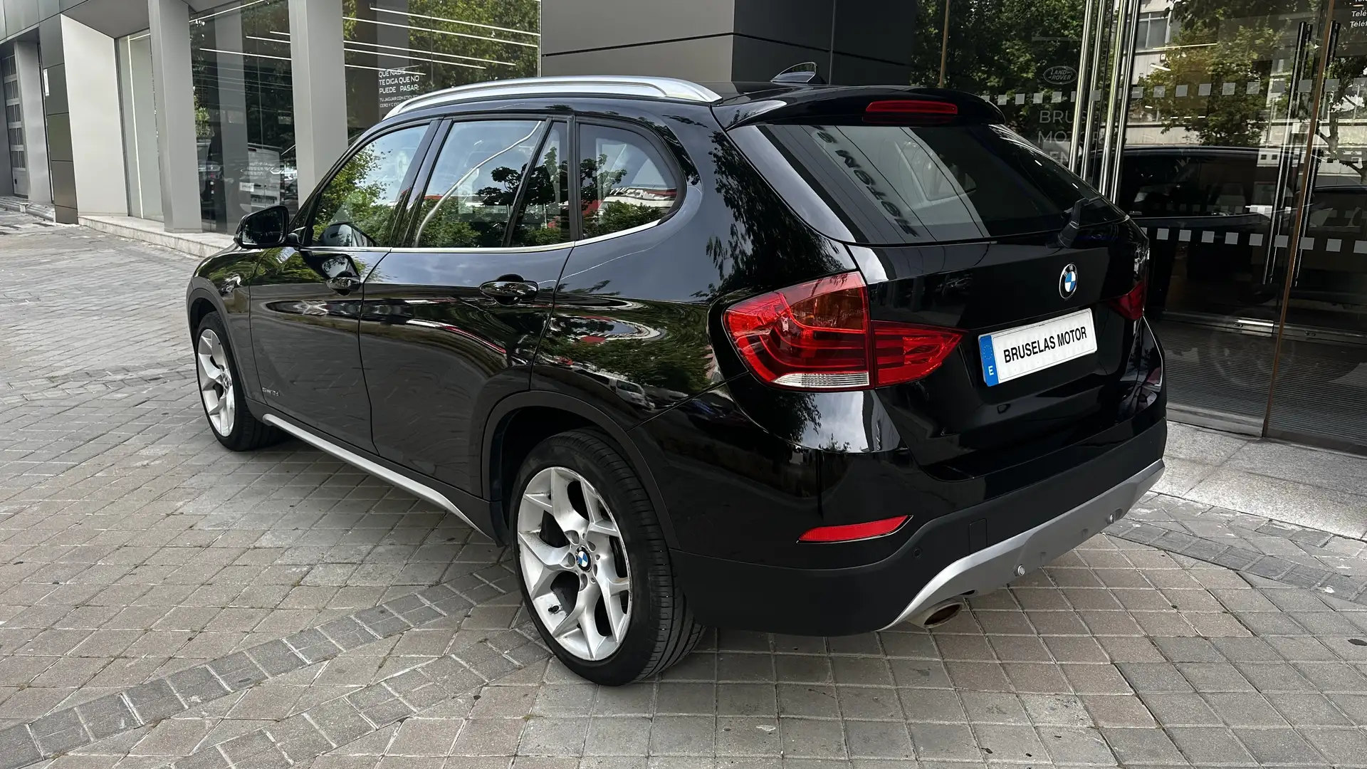 BMW X1 sDrive 18dA Zwart - 2