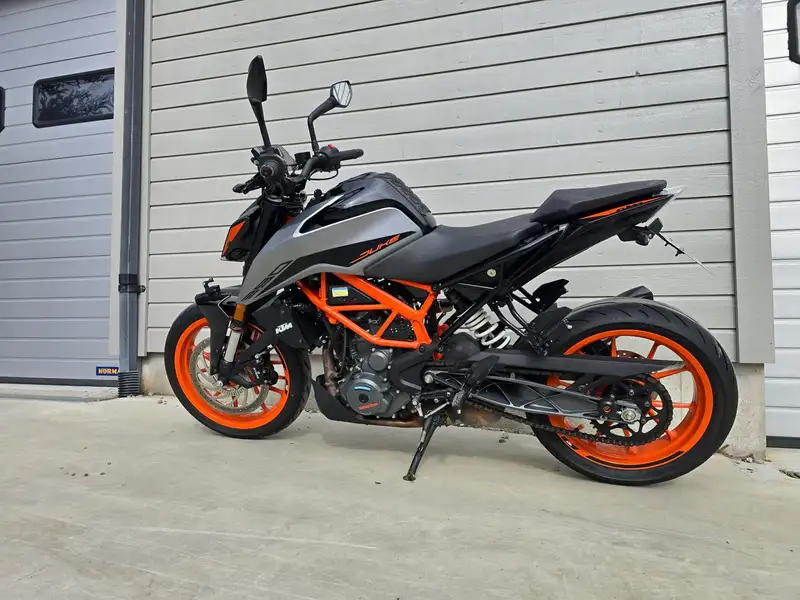 KTM 390 Duke - foto 3