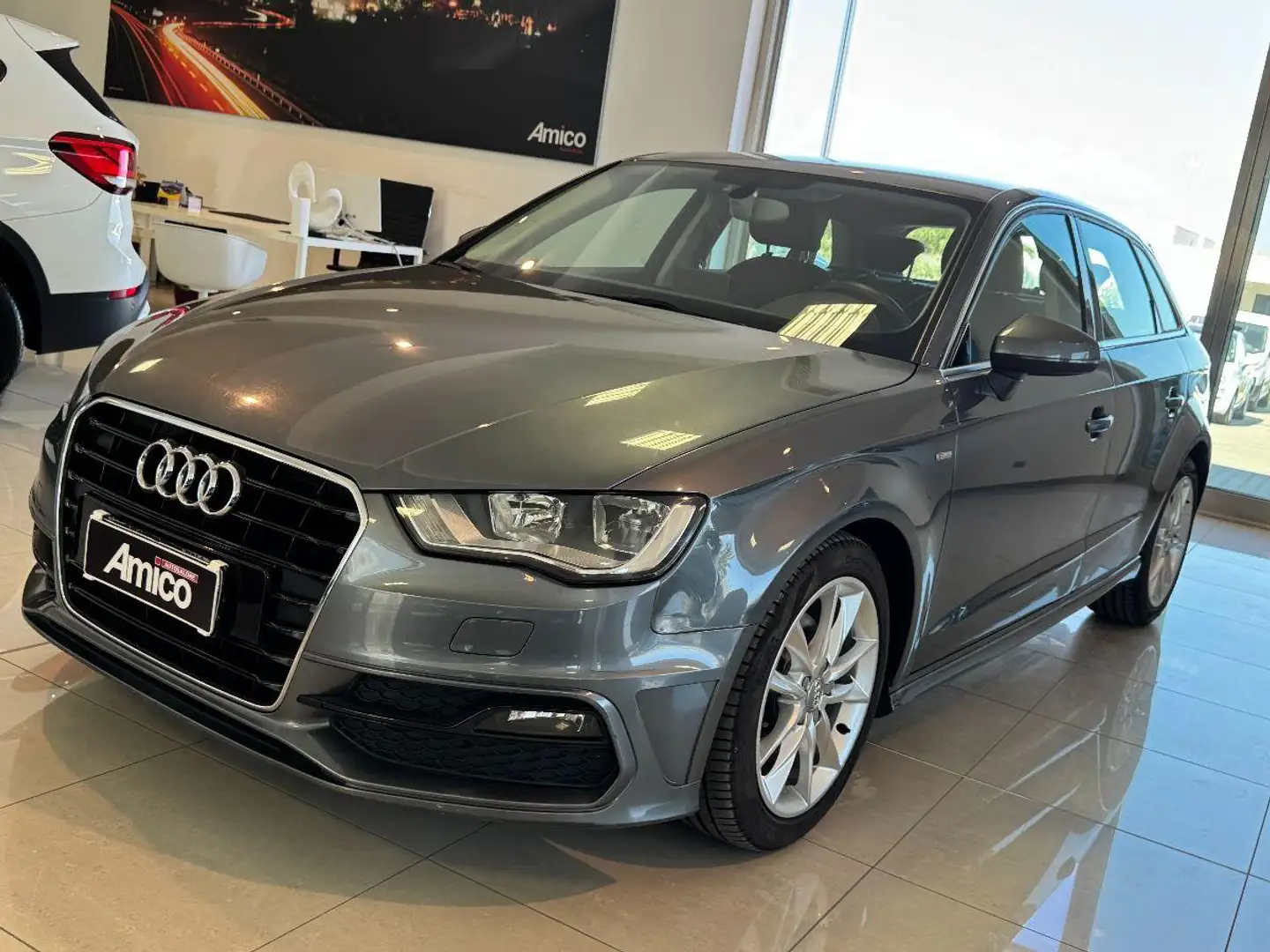 Audi A3 SPB 1.6 TDI S-LINE Gris - 1