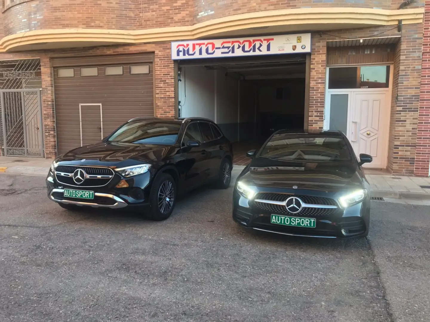 Mercedes-Benz GLC 220 220d 4Matic 9G-Tronic Zwart - 2