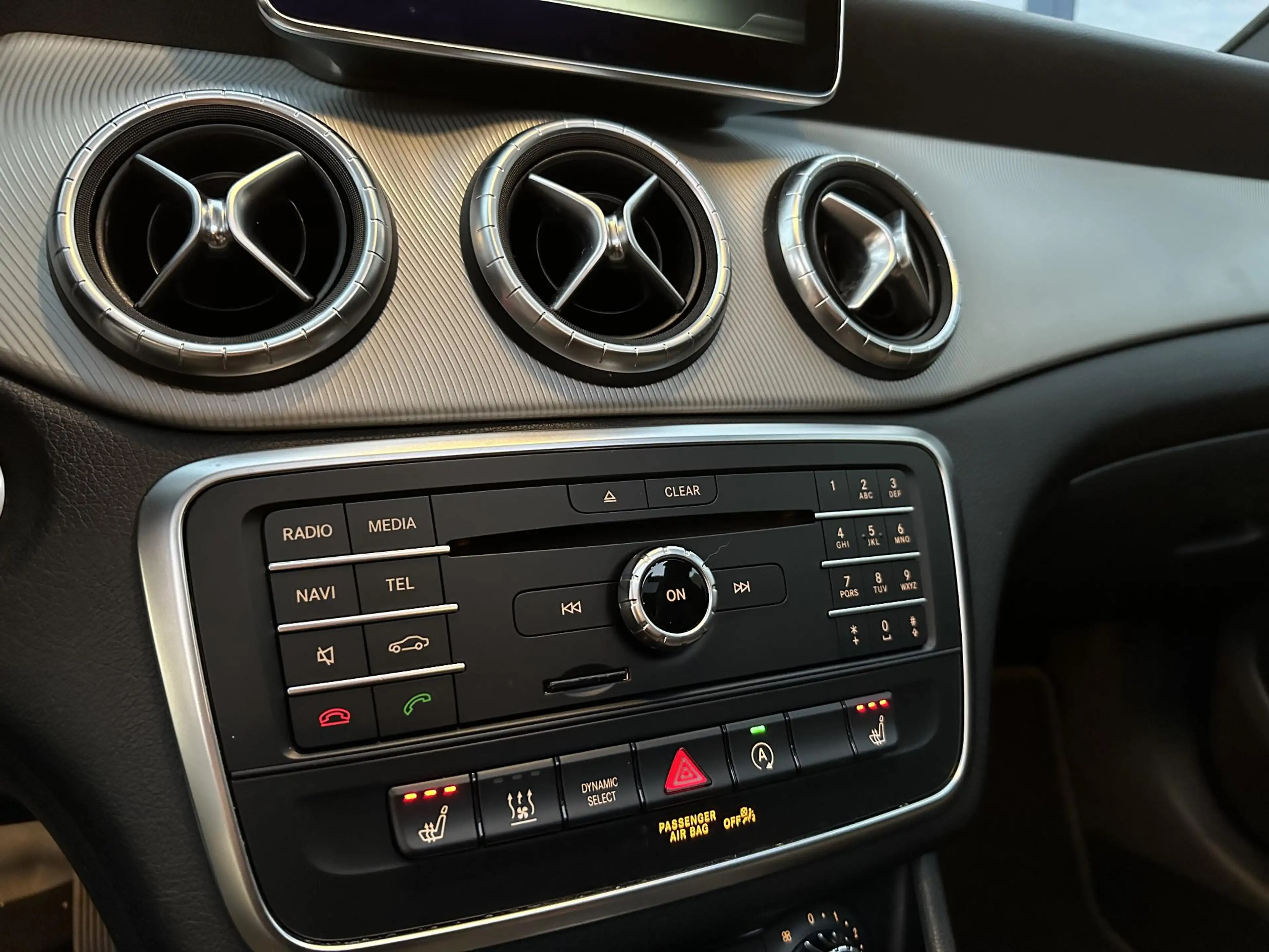 Mercedes-Benz CLA 180 Shooting Brake l Pano l ACC l Standkachel l Camera — photo 13