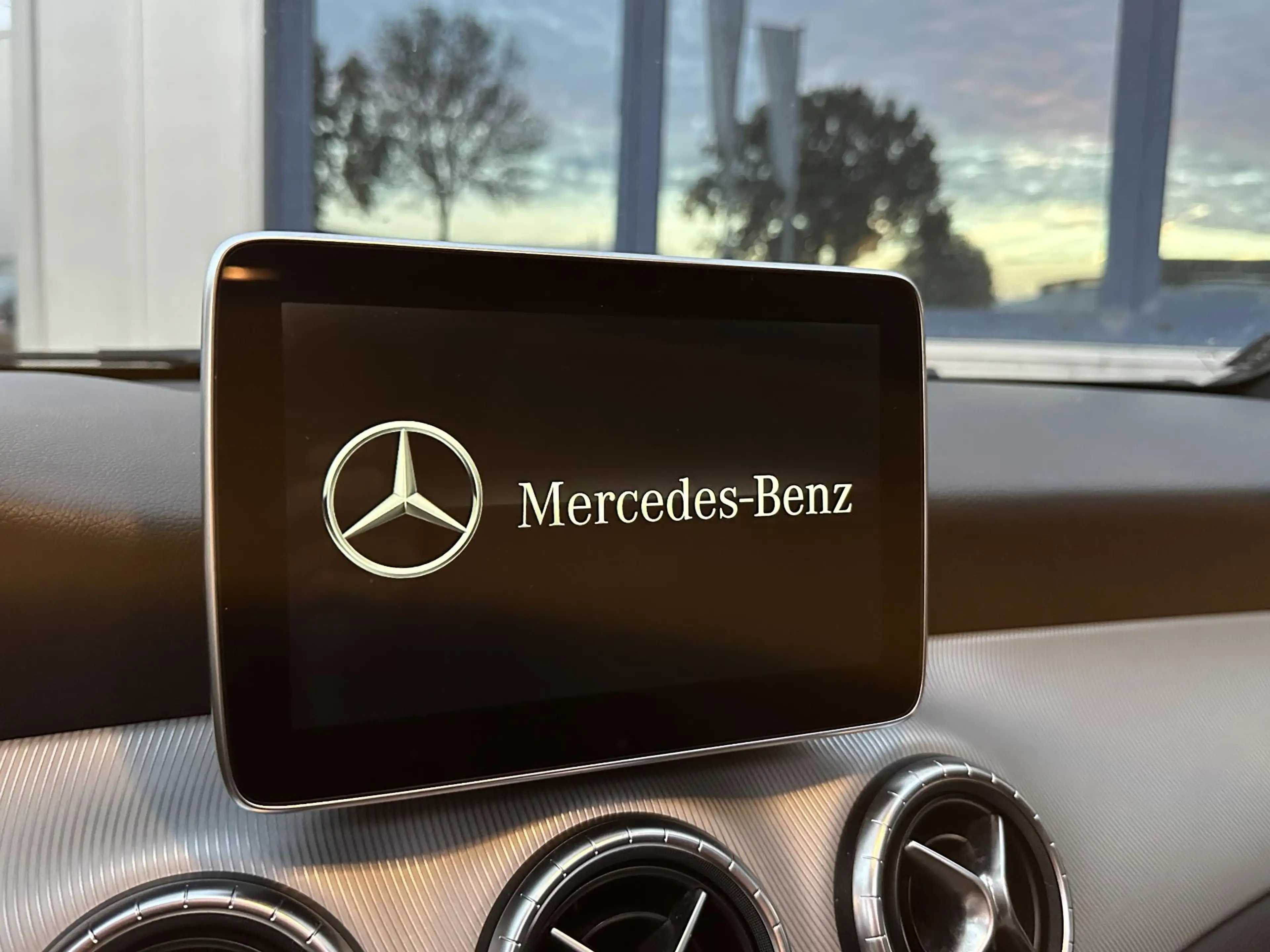 Mercedes-Benz CLA 180 Shooting Brake l Pano l ACC l Standkachel l Camera — photo 14