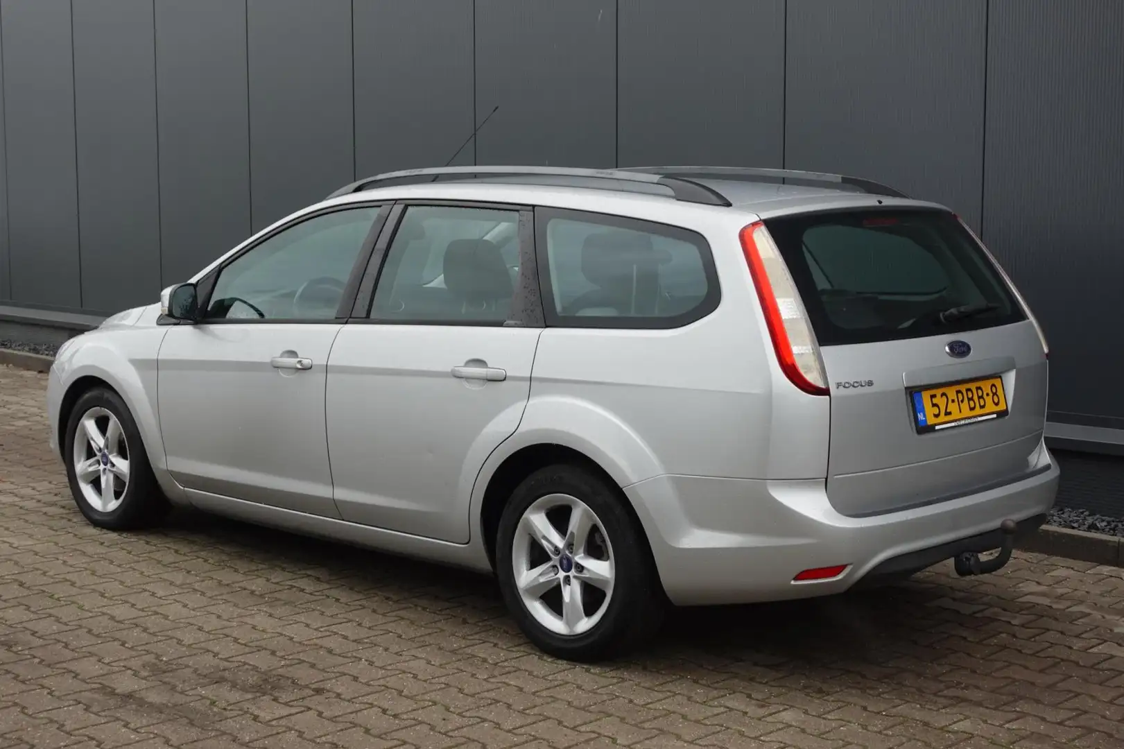 Ford Focus Wagon 1.6 TDCi Comfort Grijs - 2