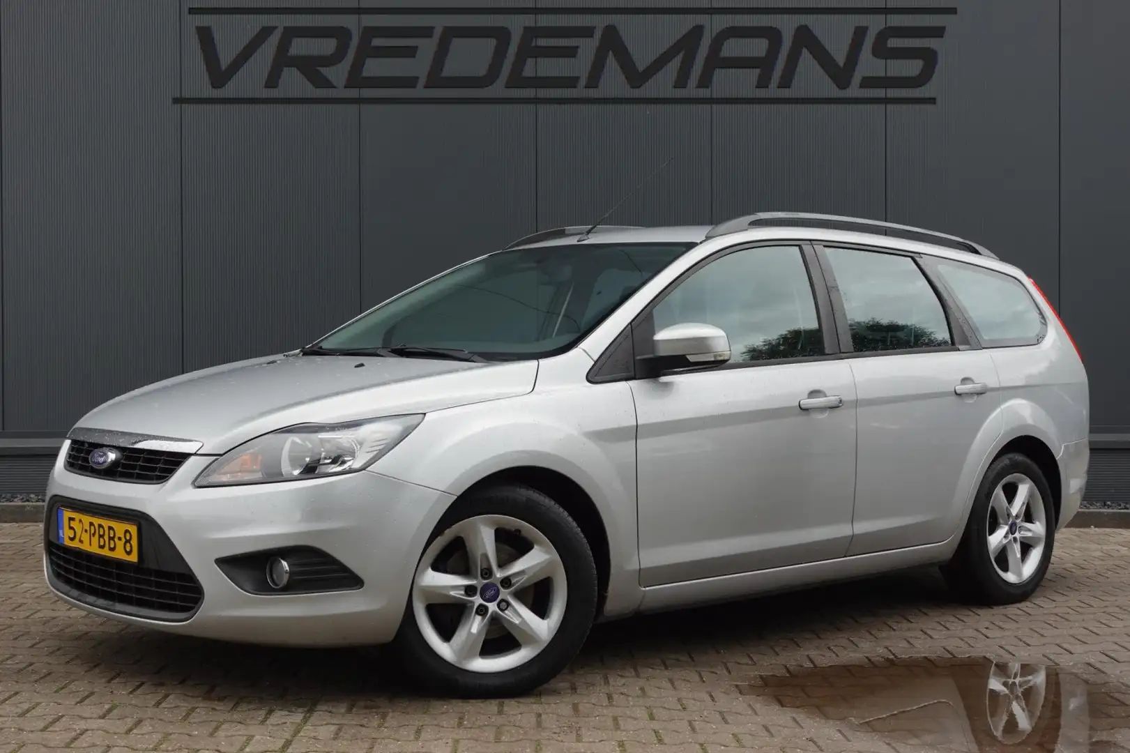 Ford Focus Wagon 1.6 TDCi Comfort Grijs - 1