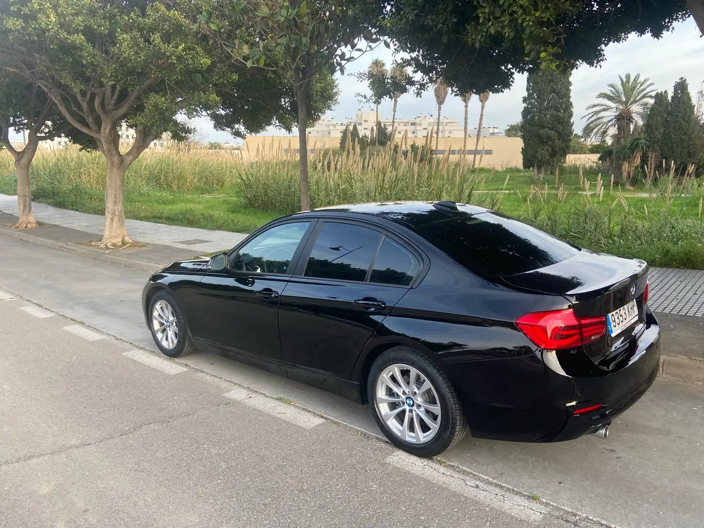 BMW 318 318d business Negro - 2