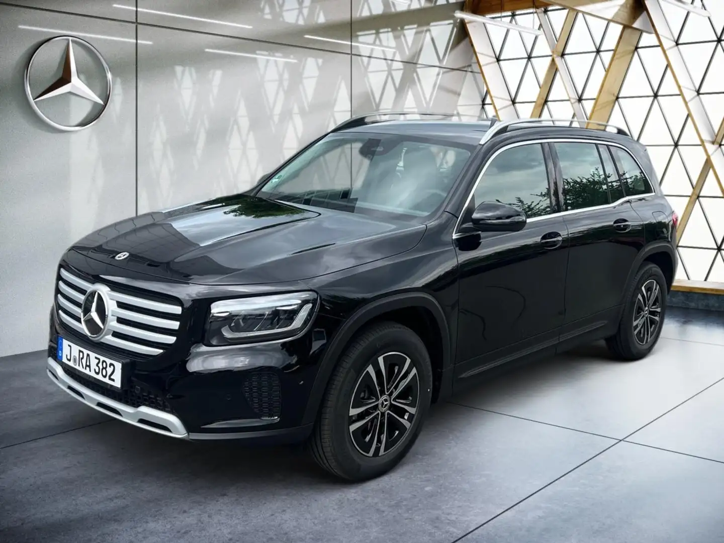 Mercedes-Benz GLB 220 d 4MATIC Standheizung*AHK*Easy-P*Kamera* Černá - 2