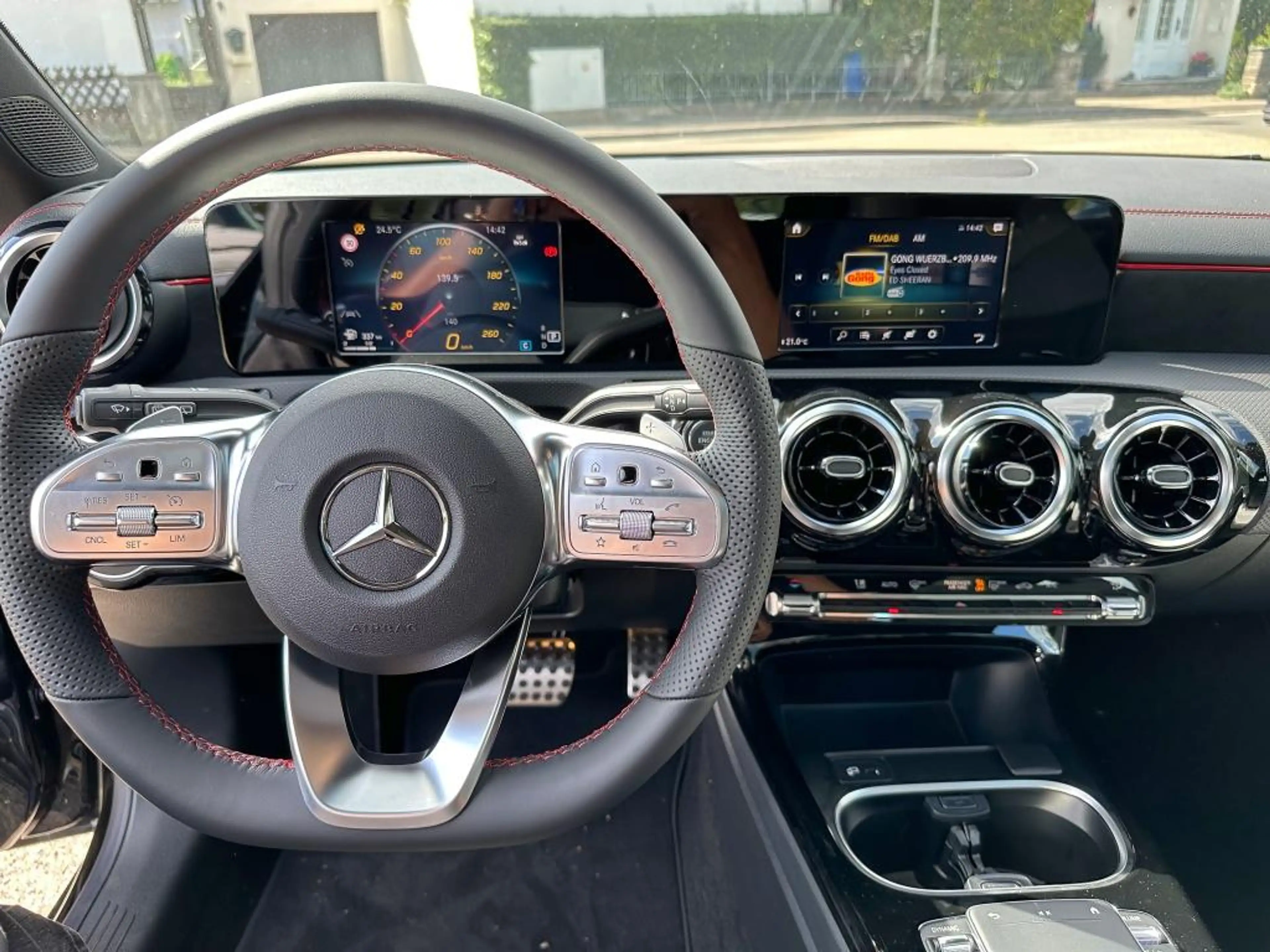Mercedes-Benz CLA 200 Shooting Brake AMG PanoD AHK NaviPlus — photo 9