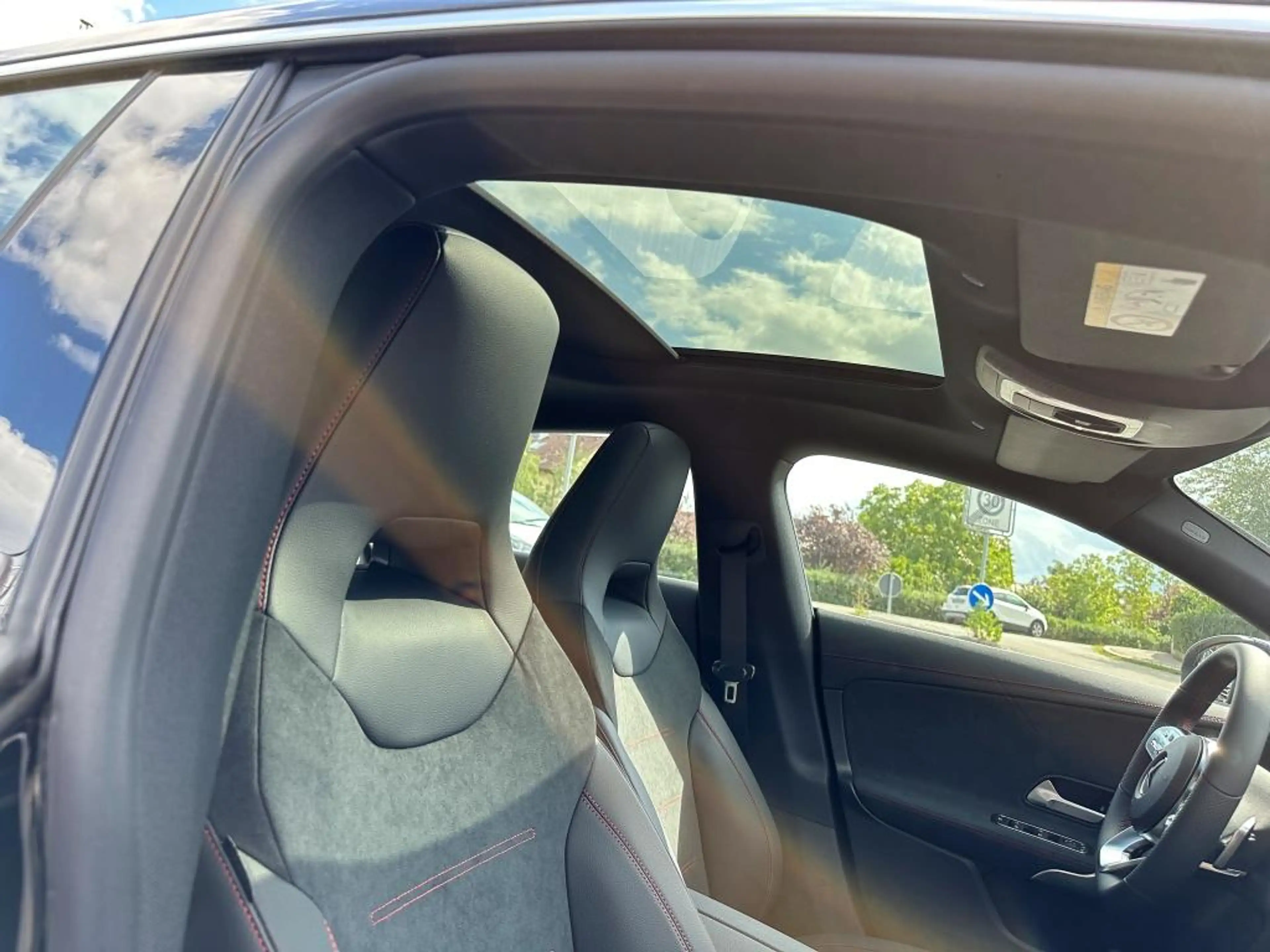 Mercedes-Benz CLA 200 Shooting Brake AMG PanoD AHK NaviPlus — photo 15