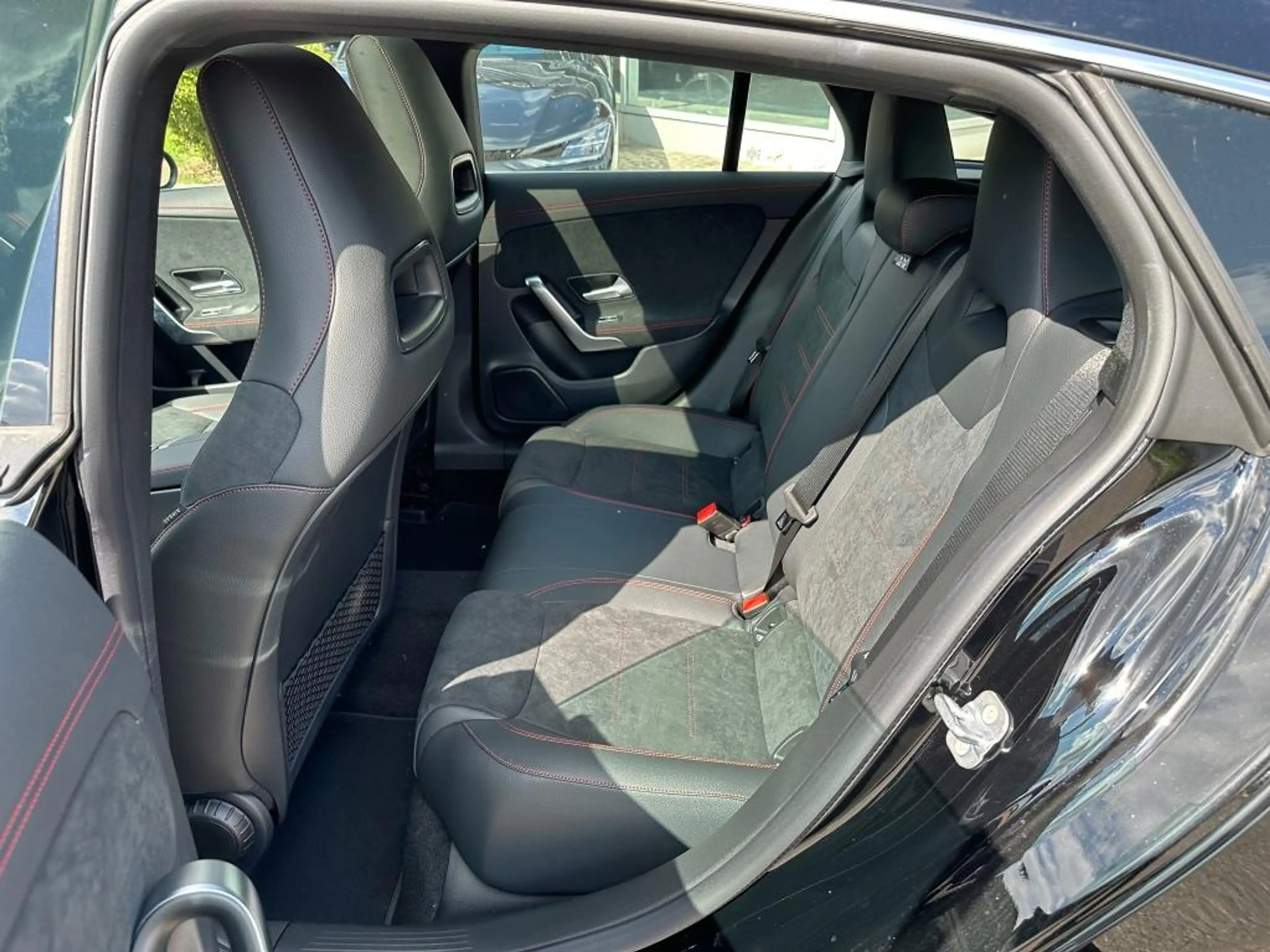 Mercedes-Benz CLA 200 Shooting Brake AMG PanoD AHK NaviPlus — photo 13