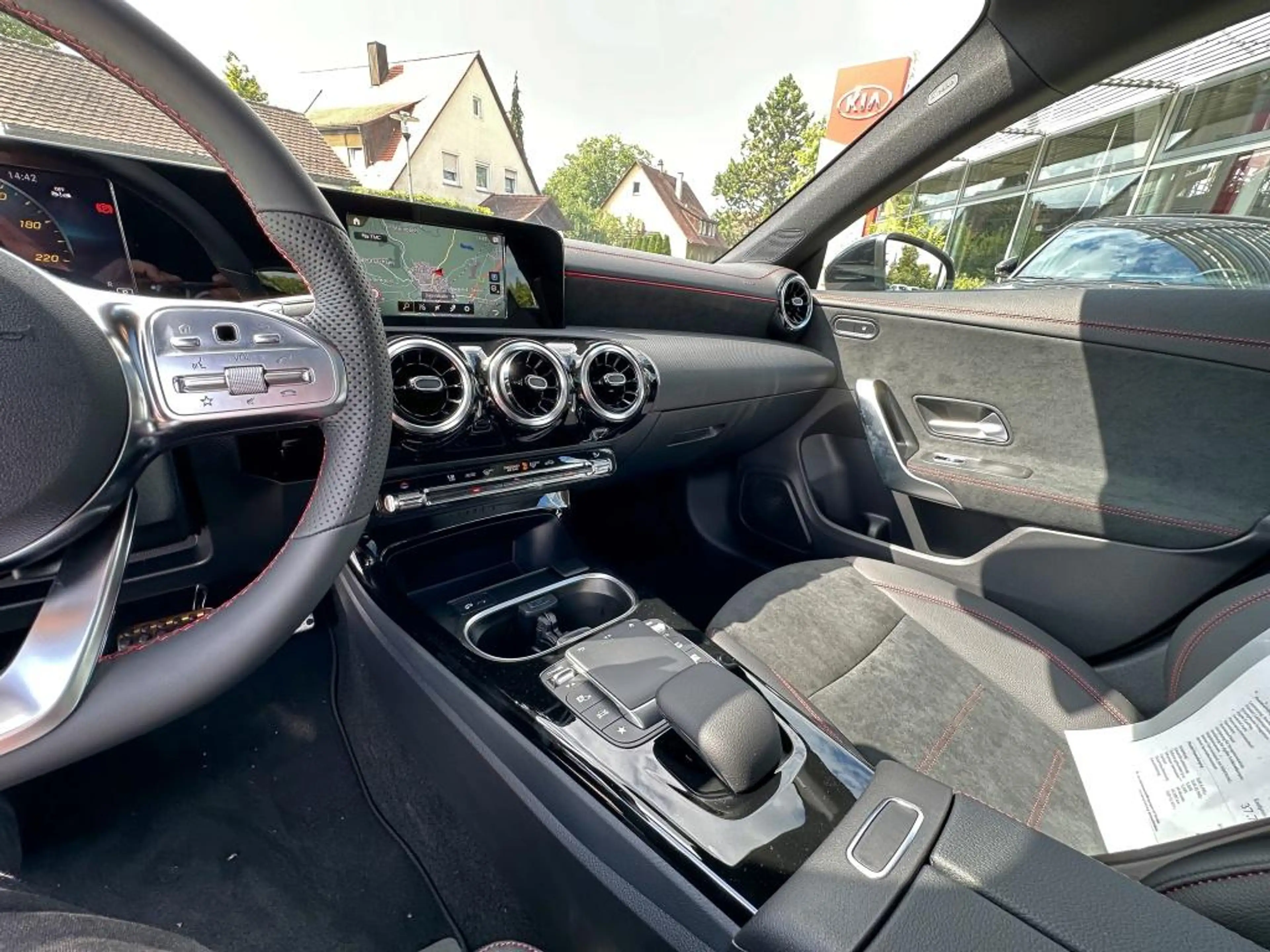 Mercedes-Benz CLA 200 Shooting Brake AMG PanoD AHK NaviPlus — photo 10
