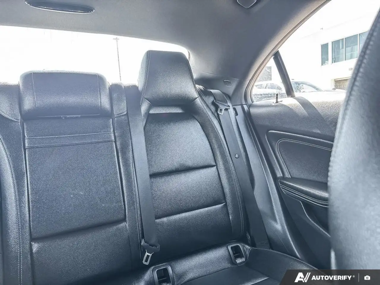 Mercedes-Benz CLA снимка Mercedes-Benz CLA