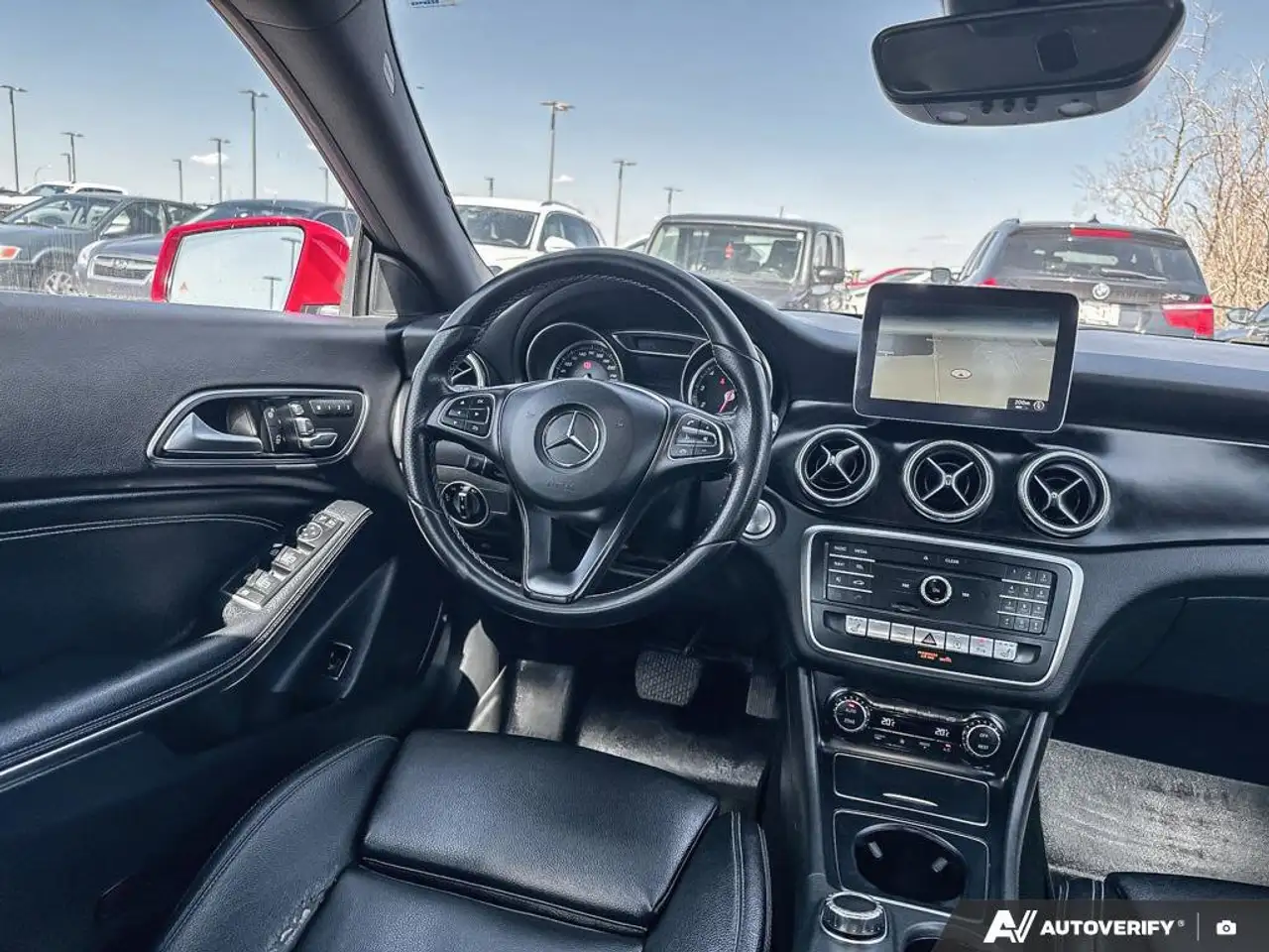 Mercedes-Benz CLA снимка Mercedes-Benz CLA