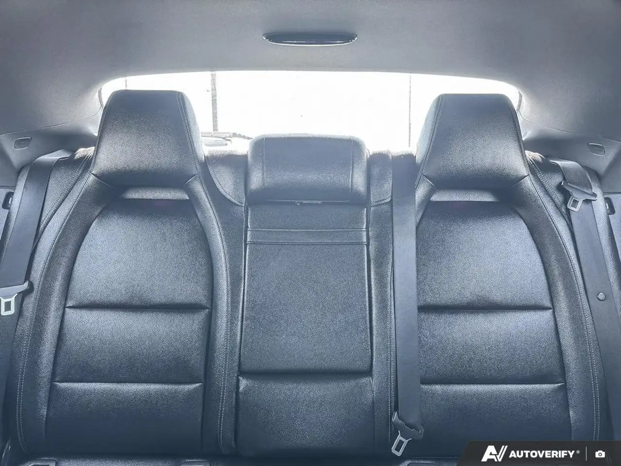 Mercedes-Benz CLA снимка Mercedes-Benz CLA