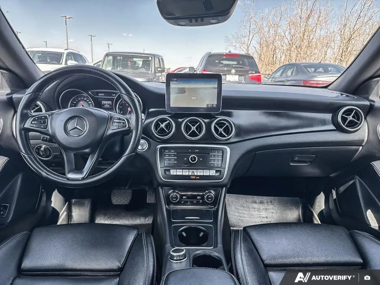 Mercedes-Benz CLA снимка Mercedes-Benz CLA