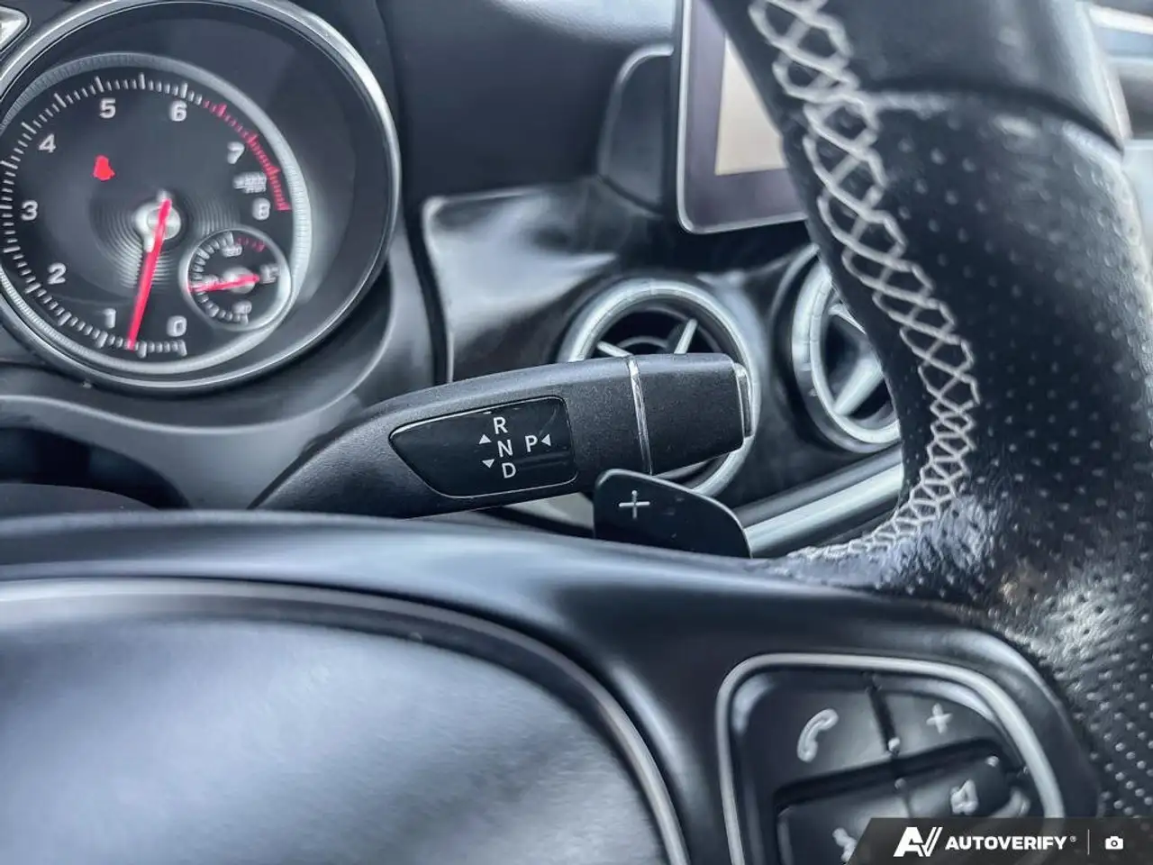 Mercedes-Benz CLA снимка Mercedes-Benz CLA