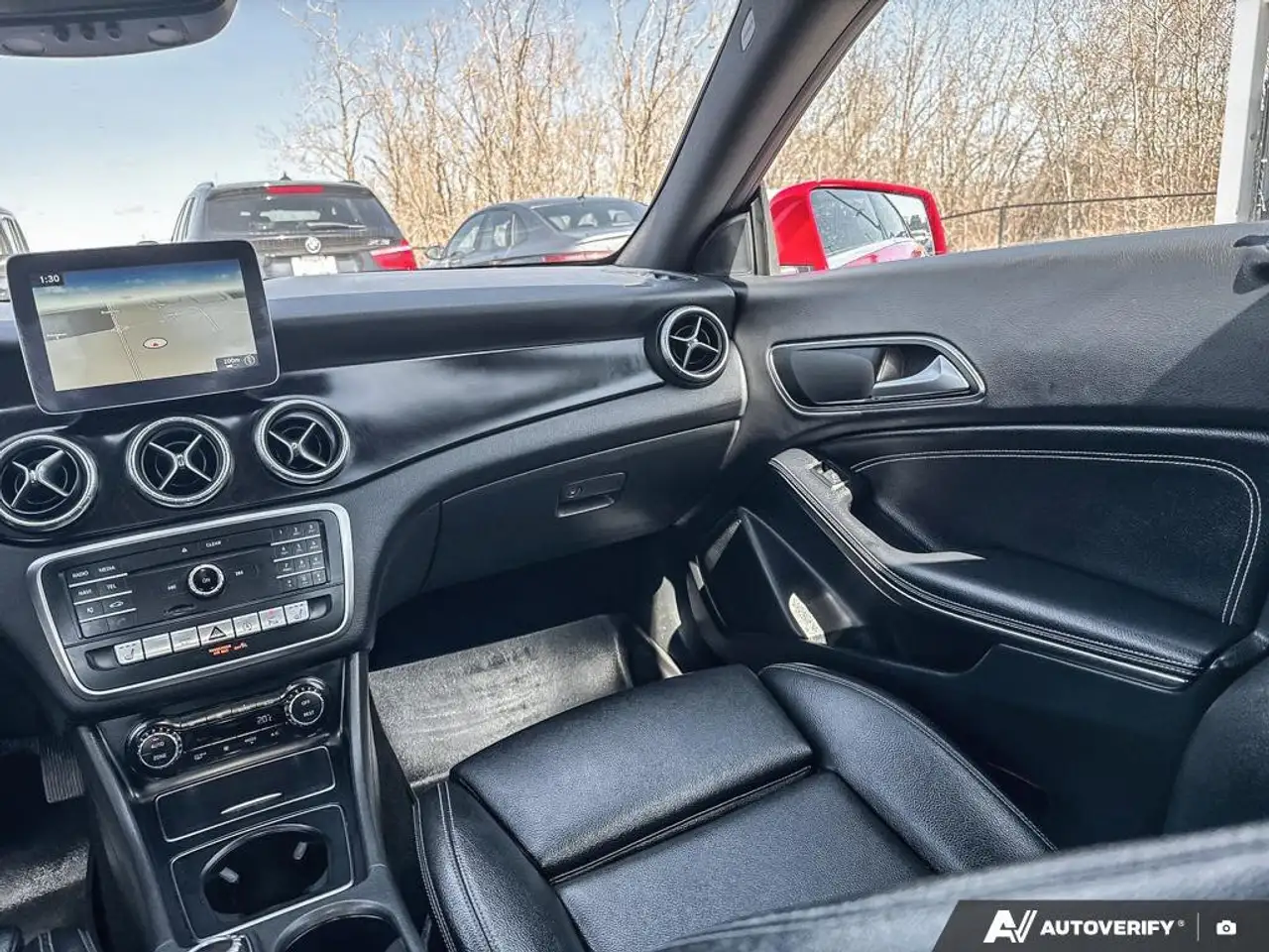 Mercedes-Benz CLA снимка Mercedes-Benz CLA