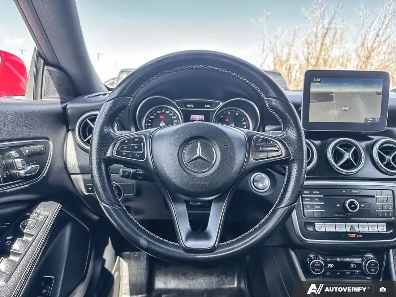 Mercedes-Benz CLA снимка Mercedes-Benz CLA