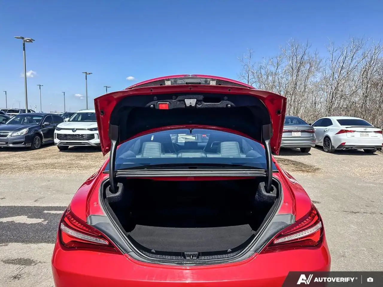 Mercedes-Benz CLA снимка Mercedes-Benz CLA